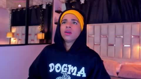 noah_smith04 online show from November 2025 03:12:02 PM