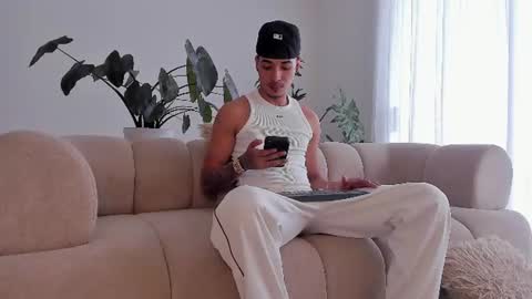 noahdaviss online show from July 2026 07:46:01 PM
