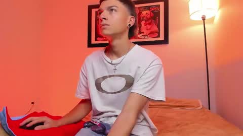 Snapshot of noahh_sky chatting on March 2026 03:33:02 AM noahh_sky online show from March 2026 03:33:02 AM