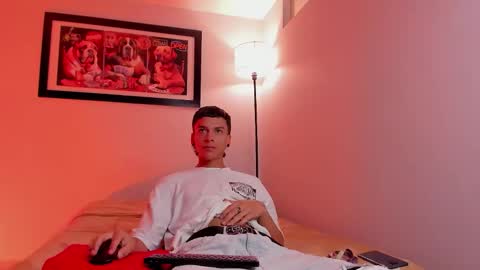 Snapshot of noahh_sky chatting on March 2026 04:27:02 AM noahh_sky online show from March 2026 04:27:02 AM