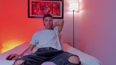 Snapshot of noahh_sky chatting on March 2026 03:33:02 AM noahh_sky online show from March 2026 03:33:02 AM