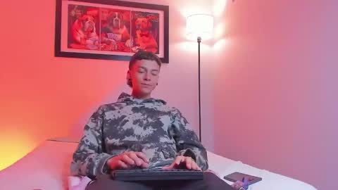 Snapshot of noahh_sky chatting on March 2026 03:56:01 AM noahh_sky online show from March 2026 03:56:01 AM