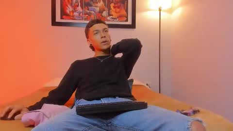 Snapshot of noahh_sky chatting on March 2026 03:40:01 AM noahh_sky online show from March 2026 03:40:01 AM