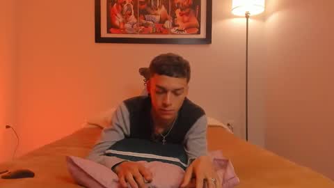 Snapshot of noahh_sky chatting on March 2026 04:02:02 AM noahh_sky online show from March 2026 04:02:02 AM