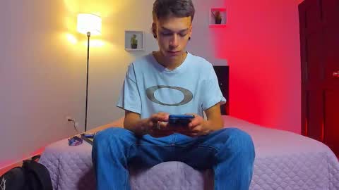 Snapshot of noahh_sky chatting on April 2026 03:44:02 AM noahh_sky online show from April 2026 03:44:02 AM