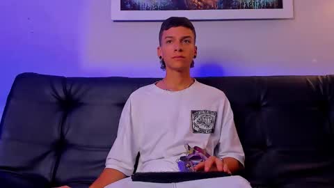 Snapshot of noahh_sky chatting on April 2026 04:15:02 AM noahh_sky online show from April 2026 04:15:02 AM