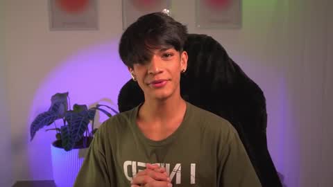 Noah     online show from February 2025 10:52:02 PM