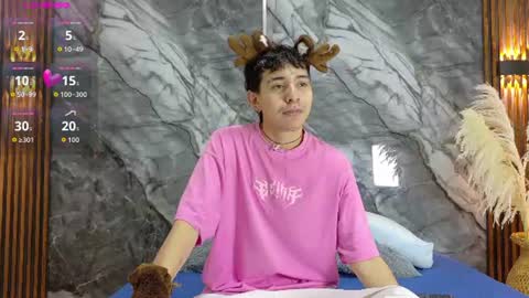 Snapshot of noahwalker__ chatting on June 2026 10:58:01 AM online show from June 2026 10:58:01 AM