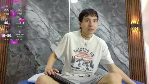 Snapshot of noahwalker__ chatting on June 2026 11:10:01 AM online show from June 2026 11:10:01 AM