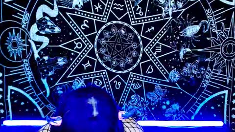 caroline online show from November 2025 12:32:01 AM