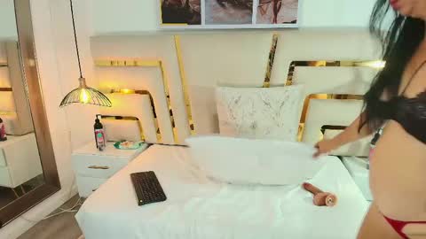 Snapshot of noelle_minx chatting on April 2026 04:43:02 PM NOELLE online show from April 2026 04:43:02 PM