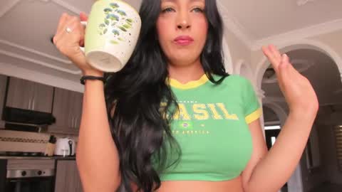 Snapshot of noemibcnz chatting on April 2026 02:10:02 PM In instagram dayhannanoemi online show from April 2026 02:10:02 PM