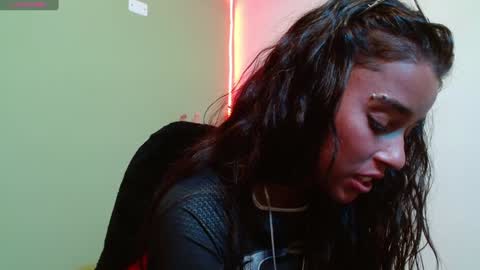 Snapshot of noha_thomson chatting on January 2025 10:56:01 PM Noha Thomson online show from January 2025 10:56:01 PM