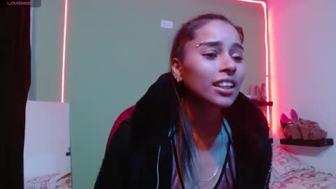 Snapshot of noha_thomson chatting on February 2025 08:15:01 PM Noha Thomson online show from February 2025 08:15:01 PM