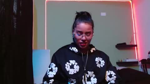 Snapshot of noha_thomson chatting on September 2025 08:21:02 PM Noha Thomson online show from September 2025 08:21:02 PM