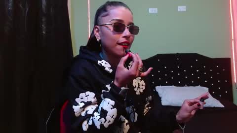 Snapshot of noha_thomson chatting on October 2025 08:18:02 PM Noha Thomson online show from October 2025 08:18:02 PM