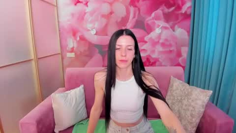 Snapshot of noirdiva chatting on June 2026 05:43:02 AM NoirDiva online show from June 2026 05:43:02 AM