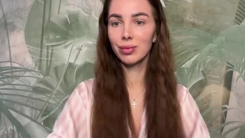 Noirelle online show from September 2025 06:18:01 AM