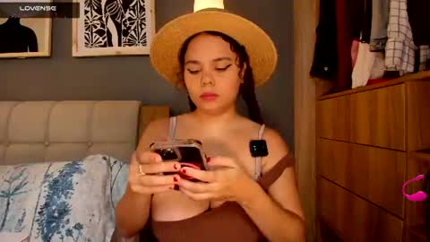 Snapshot of noor_bloom chatting on June 2026 01:43:01 PM Soy Ash online show from June 2026 01:43:01 PM