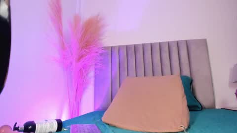 Nora Da Silva online show from January 2025 03:34:02 AM