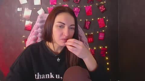 Nora online show from December 2025 02:04:02 PM