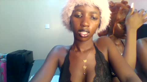 Snapshot of norababy20 chatting on June 2026 09:19:02 AM Norababy20 online show from June 2026 09:19:02 AM