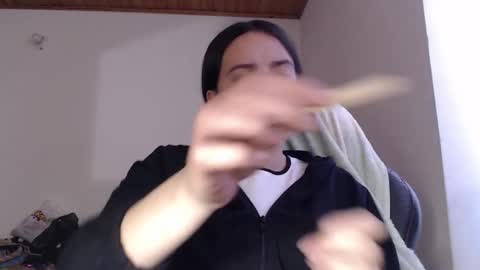 noreen_ online show from December 2025 08:24:02 PM