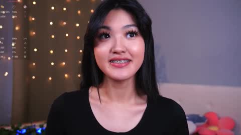 Snapshot of noreenbeckey chatting on November 2025 08:18:01 AM Nore online show from November 2025 08:18:01 AM