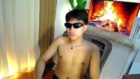 Snapshot of noregrets4moriel_ chatting on June 2026 02:40:01 AM Hi im ariel online show from June 2026 02:40:01 AM
