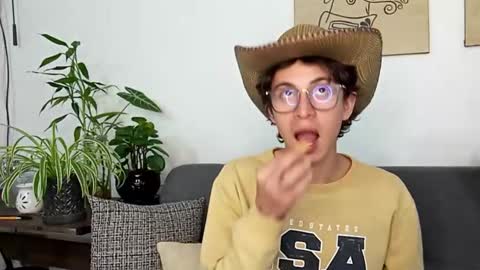 Snapshot of norehg__ chatting on October 2025 11:27:01 PM Norehg online show from October 2025 11:27:01 PM