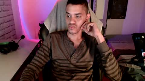 Snapshot of not4work chatting on April 2026 01:39:01 AM not4work online show from April 2026 01:39:01 AM