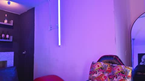 Nova Salvatore online show from April 2026 08:47:01 PM