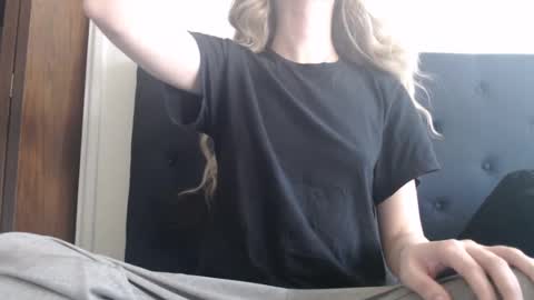 Olivia online show from March 2025 09:35:01 PM