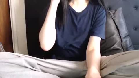 Olivia online show from November 2025 08:55:01 PM