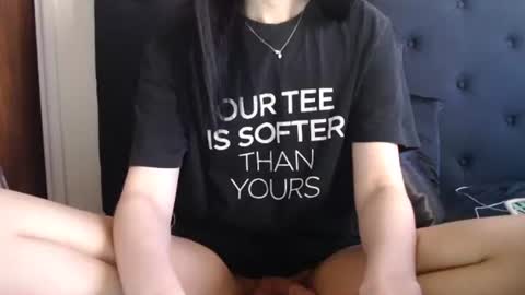 Olivia online show from November 2025 09:03:02 PM