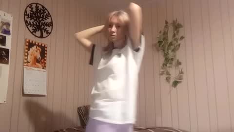 Sari  It is my first day  online show from March 2026 03:40:01 PM