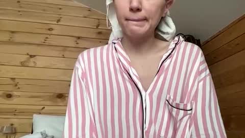 Ema online show from November 2025 05:17:01 AM