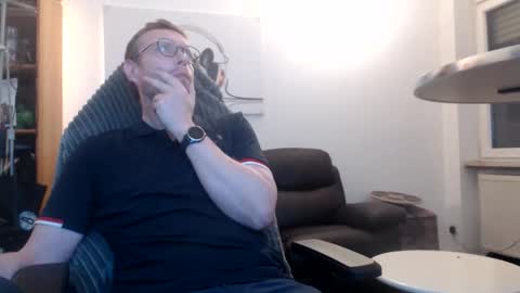 nursefan online show from November 2025 07:04:01 PM