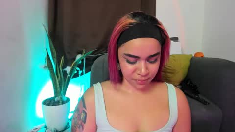 Nia online show from November 2025 11:25:02 PM