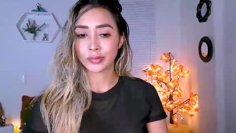 Nycole online show from December 2024 01:37:01 AM