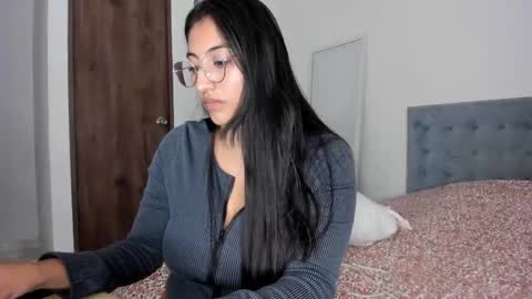 Snapshot of nykhor_paul chatting on April 2026 01:19:02 AM Vanessa online show from April 2026 01:19:02 AM