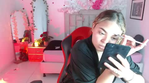 Snapshot of nyla_fox chatting on April 2026 07:06:01 PM nyla online show from April 2026 07:06:01 PM