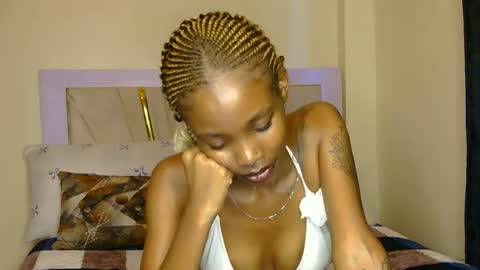 Snapshot of nyra_vesper chatting on June 2026 11:14:01 AM Lexi i online show from June 2026 11:14:01 AM