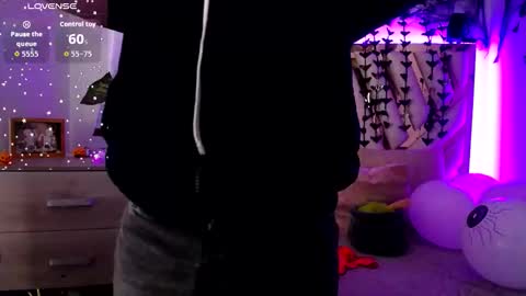 Alex   .    online show from October 2025 09:26:02 PM