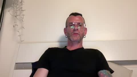 Snapshot of o_johnny_deep_o chatting on June 2026 01:58:01 AM Jonathan Deep online show from June 2026 01:58:01 AM
