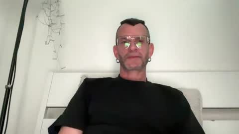 Snapshot of o_johnny_deep_o chatting on June 2026 11:01:02 AM Jonathan Deep online show from June 2026 11:01:02 AM