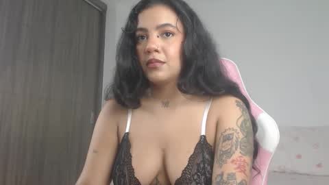 Snapshot of obeyval chatting on April 2026 07:25:02 AM Vale online show from April 2026 07:25:02 AM