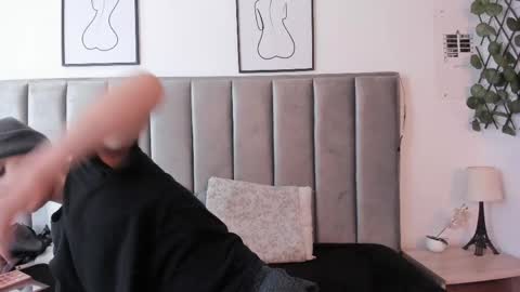 Sara Help me reach 1000 followers online show from April 2026 12:55:01 PM