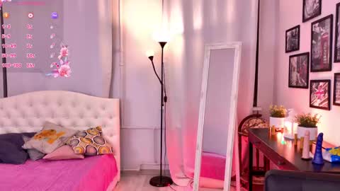 Lana online show from November 2025 08:25:02 PM