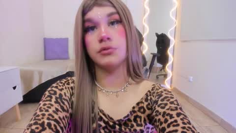 Snapshot of ocean_tay chatting on October 2025 12:50:01 PM ocean_tay online show from October 2025 12:50:01 PM